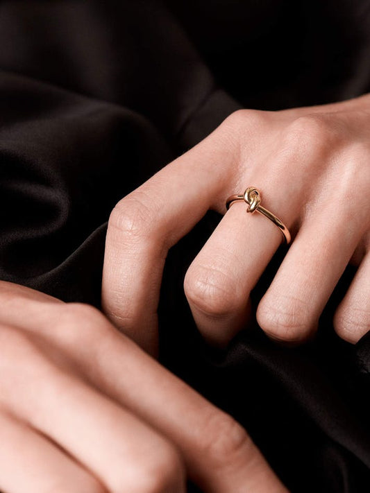 Absolutely slim knot ring